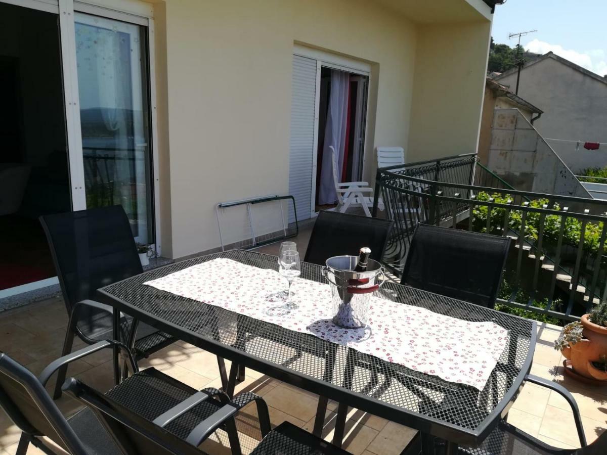 שיבניק Apartman Betty מראה חיצוני תמונה